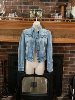 Miss Posh Light Wash Cropped Denim Trucker Jacket Size Small